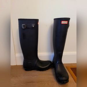 Tall hunter boots